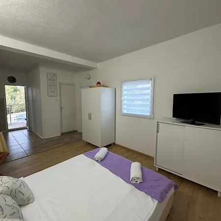 公寓 Studio Apartment *