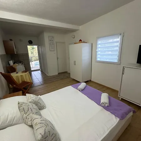 Studio Apartment *