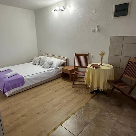 公寓 Studio Apartment *